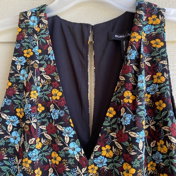 NWT BCBG Paris Women’s V Neck Dress -Floral Medium - Picture 4 of 8